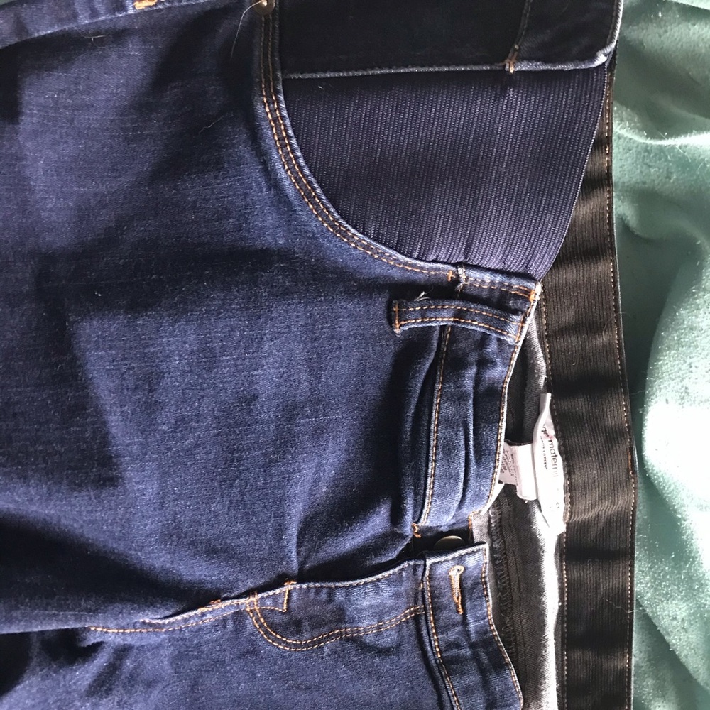 Side panel maternity jeans.